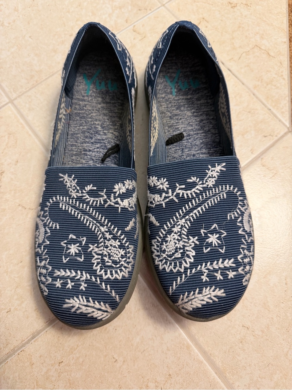 Yuu Navy Slip-On Flats with White Paisley Embroidery